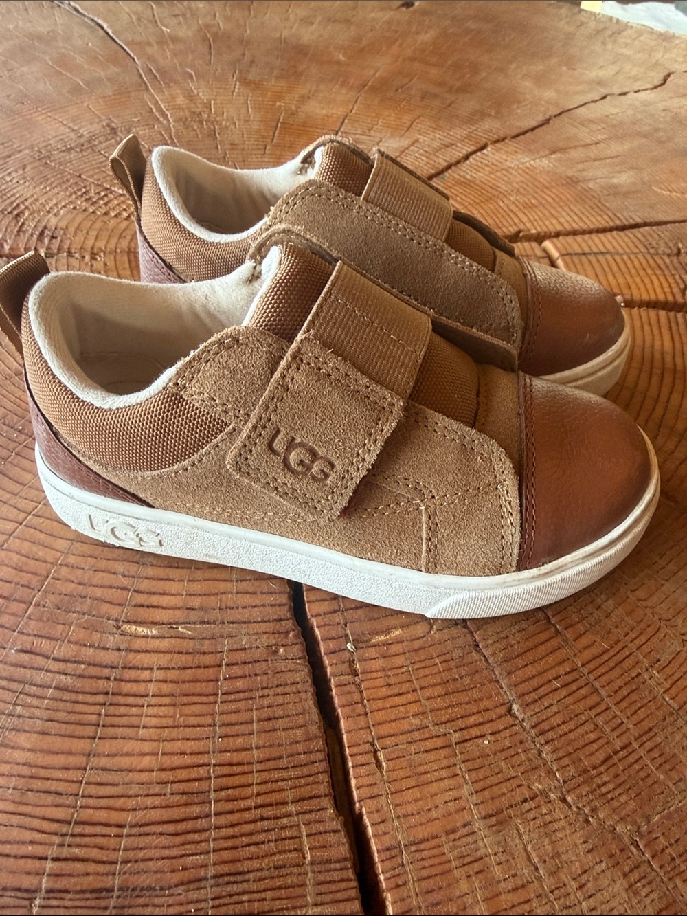 UGG Kids Brown & Tan Suede Hook-and-Loop Sneakers